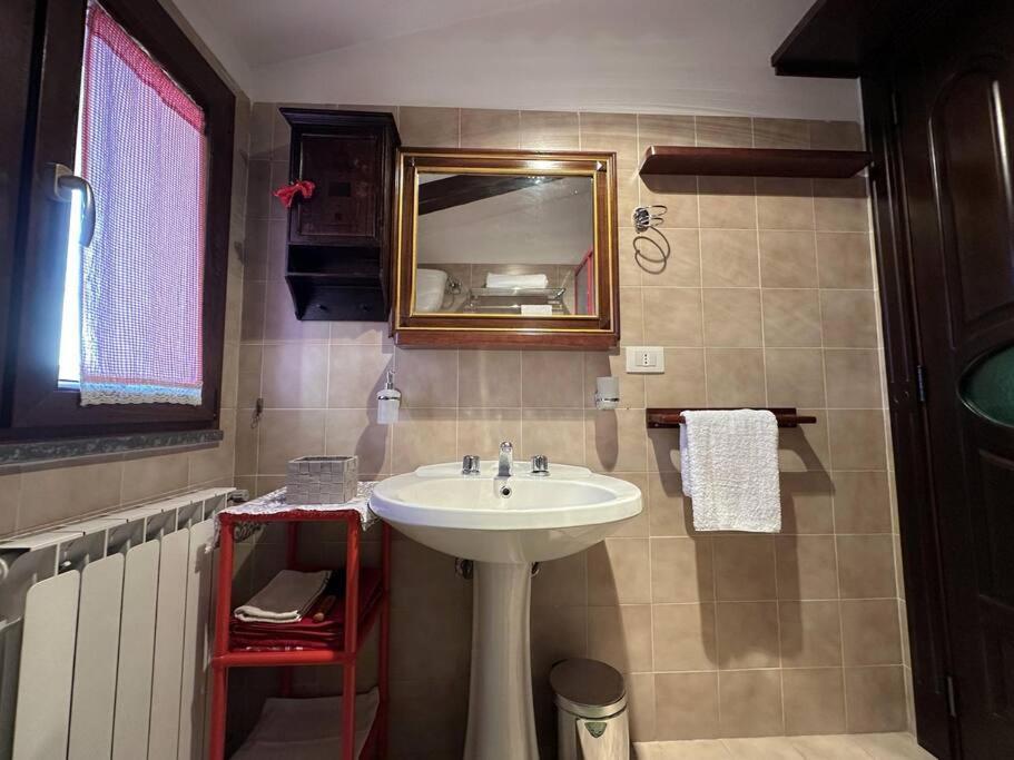 Free Parking La Bianca Neve Cottage Castel Di Sangro Exterior foto