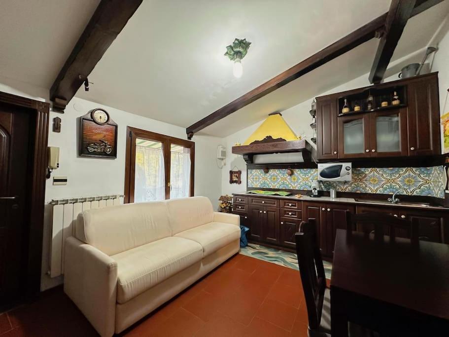 Free Parking La Bianca Neve Cottage Castel Di Sangro Exterior foto